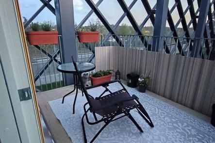Ljus 2:a med parkering i Saltsjö-Boo